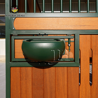 Nouvelle conception, écurie à chevaux en bois sur mesure, installation facile, poteau en acier, porte coulissante, stalles