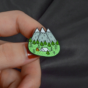 Cruzando senderismo paisaje escena <span class=keywords><strong>de</strong></span> nieve montaña pico aleación Ropa Accesorios mochila broche insignia solapa alfileres broche <span class=keywords><strong>de</strong></span> viaje <span class=keywords><strong>campo</strong></span> - Product Image 4