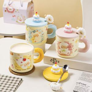 Caneca de Cerâmica com Design de Ovelha Fofa, Tampa e Colher, Alto Valor Estético, Presente de Aniversário, Caixa de Presente Criativa, Lembrança - Product Image 1