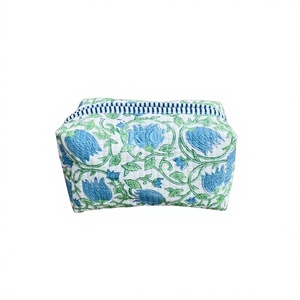 Prix de gros Trousse de maquillage florale en coton faite à la main avec fermeture éclair, Cadeaux pour demoiselles d'honneur, Trousse de cosmétiques pour demande en mariage, Trousse de maquillage pour femmes - Product Image 1