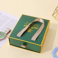 Ensemble de bijoux de marque A1 vert émeraude avec feuille d'or, boîte à tiroir, sac de shopping, poignée en ruban, logo arabe, vente en gros, usine