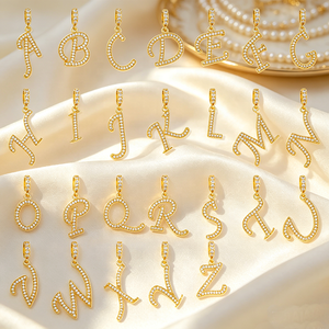 จี้ตัวอักษรประดับคริสตัลแบบ Gold Pavé A-Z สร้อยคอชื่อเพื่อนเจ้าสาวแบบสั่งทำได้ ของขวัญขายส่งสำหรับผู้หญิง - Product Image 1