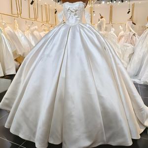 LSML028 Robe de mariée moderne en satin, élégante, avec appliques, perles et sequins, longueur ras du sol, coupe sirène/trompette, traîne chapelle - Product Image 1