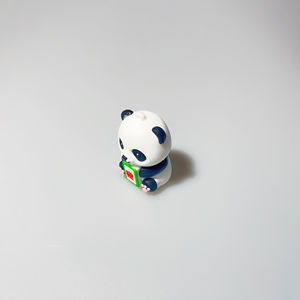 Llavero de la Fortuna con Panda Jugando al Mahjong para Atraer la Riqueza - Colgante para Llaves de Coche, Adorno Decorativo para Mochila Hecho de PVC o Resina - Product Image 2