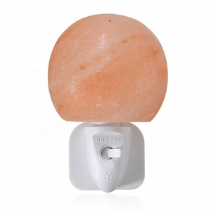 Experimente la Tranquilidad y el Aire Fresco con la Lámpara Nocturna de Sal del Himalaya Tallada, Forma Redonda, Iluminación Ecológica para Noches Tranquilas - Product Image 2