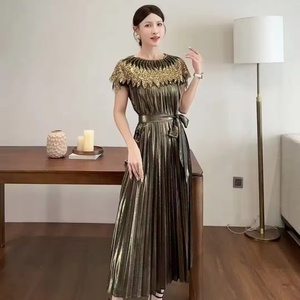 Ventes directes d'usine Miyake 2025 de nouvelles robes grande taille avec des perles lourdes et des robes plissées élégantes - Product Image 3