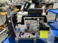 ST 008-13032PUT Nouveaux produits phares Machines à coudre industrielles multifonctionnelles avec coupe-fil automatique et multi-aiguilles