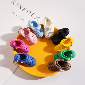 Porte-clés Mini Chaussures, Accessoire de Sac Décontracté et Tendance, Mignon Porte-Sac Dessin Animé, Cadeau pour Couple ou Meilleur Ami - Product Image 2