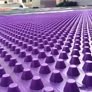 Planche de drainage industrielle robuste à haute résistance à la compression pour extérieur et jardin, avec âme en polyester, protège le gazon et installation facile - Product Image 1