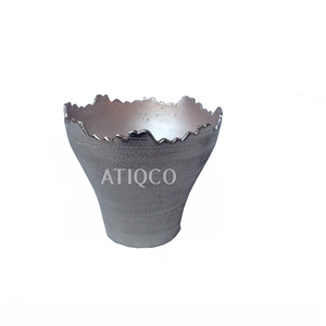 Nouveau design Bougeoirs en aluminium argenté métallique Cutwork irrégulier récipient ambiant pour la décoration de la maison bougie coupée irrégulièrement - Product Image 1