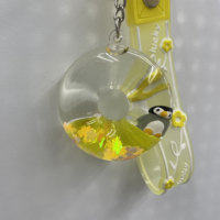 Porte-clés en acrylique pingouin mignon flottant avec impression sérigraphiée, étanche, en forme de bouée de natation