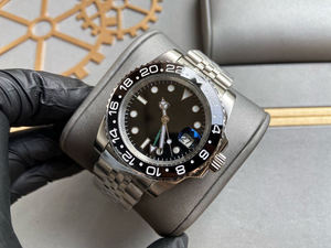 Utilizando acero inoxidable 904L consistente, superluminoso, con bisel giratorio de doble cerámica. Reloj Mecánico para Hombre - Product Image 5