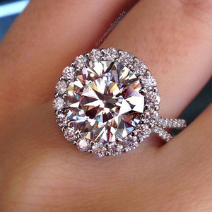Anello Grande con Cristalli per Donne, Elegante Accessorio Moda per Uso Quotidiano e Feste - Product Image 1