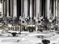 Contrôle PLC chaud verser bouteille en plastique PET jus de grenade pot de remplissage embouteillage fabricants de machines d'emballage ligne de production