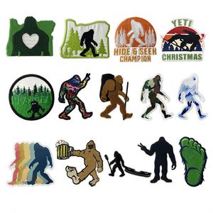 Parche Bordado Termoadhesivo de Color Verde con Diseño de Bigfoot Adventure para Ropa, Sombreros y Bolsos - Product Image 1