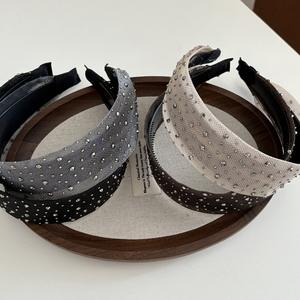 Serre-tête coréen rétro en tissu à large bord pour femme avec strass, accessoire capillaire vintage à dents et design antidérapant - Product Image 3