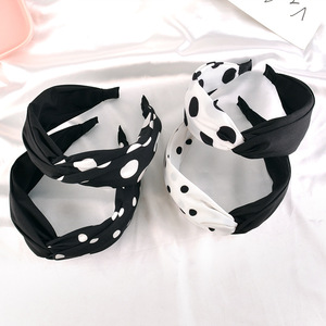 Maschera da Festa alla Moda con Grandi Pois in Poliestere, Copertura Integrale Fatta a Mano per Donne, Natale e Halloween - Product Image 4