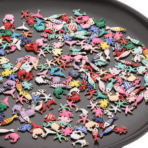 Pendentif miniature en émail représentant des animaux marins, formes variées, en acier inoxydable, pour la création de colliers - Product Image 1