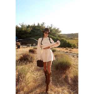 Conjunto Deportivo Beige Torque, Shorts y Falda, Ropa Deportiva Cómoda y Elegante - Product Image 3