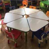 Tables et chaises de lecture pour enfants en plastique Triangle à la mode pour l'école