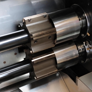 Machine d'emballage horizontale intelligente à disque incliné avancé pour bonbons <span class=keywords><strong>orange</strong></span>, avec scellage en flux continu - Product Image 4