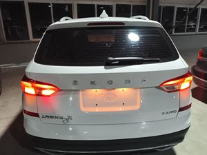 Skoda <span class=keywords><strong>Kamiq</strong></span> Usata 2021, SUV a Benzina 1.5L, Guida a Sinistra, Sedili in Pelle, Colore Scuro, R18, Disponibile in Cina - Product Image 2