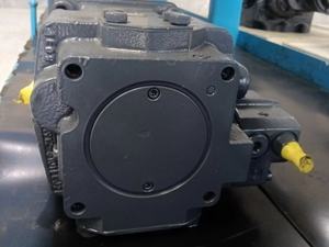 مضخة هيدروليكية مزدوجة متغيرة الاتجاه من XCMG طراز L11VO115LRDU2+L11VO115LRDU2-NZD12N00P دينيسون *803445858 - Product Image 4