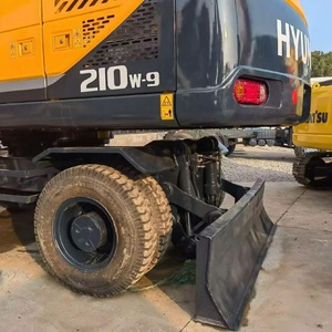 Excavatrice sur roues Hyundai 210W-9, 21 tonnes, jaune et noire, équipement de construction d'occasion avec moteur, pompe et alternateur - Product Image 5