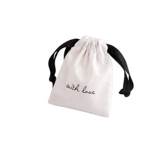 Pochette cadeau personnalisée avec logo pour bijoux faits main, pochette à cordon de serrage en tissu doux de style artisanal - Product Image 1