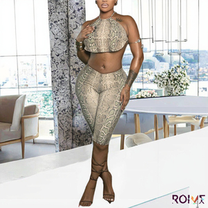 Nuovo Completo Sexy 2 Pezzi con Stampa Serpente da Donna: Top Halter e Pantaloncini Abbinati in <span class=keywords><strong>Maglia</strong></span> Aderente con <span class=keywords><strong>Pizzo</strong></span>, <span class=keywords><strong>Outfit</strong></span> da Club ODM - Product Image 2