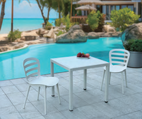 Table de patio carrée en plastique blanc avec structure en aluminium robuste et moderne pour repas en plein air, cour, balcon