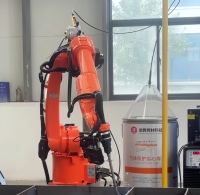 Robot de Soldadura de 7 Ejes Serie WB con Riel de 12 m y Carga Útil de 6 kg para Soldaduras de Estructuras de Acero Largas