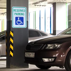 Panneau de stationnement réservé, panneau de stationnement pour handicapés 18 x 12 pouces, réfléchissant de qualité ingénieur (EGR), aluminium sans rouille - Product Image 6