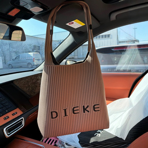 Sac fourre-tout décontracté grande capacité pour femme en tissu tissé, design <span class=keywords><strong>de</strong></span> niche, plissé, à porter à la main, à l'épaule ou sous le bras, résistant à l'<span class=keywords><strong>eau</strong></span>, avec chaînes - Product Image 3