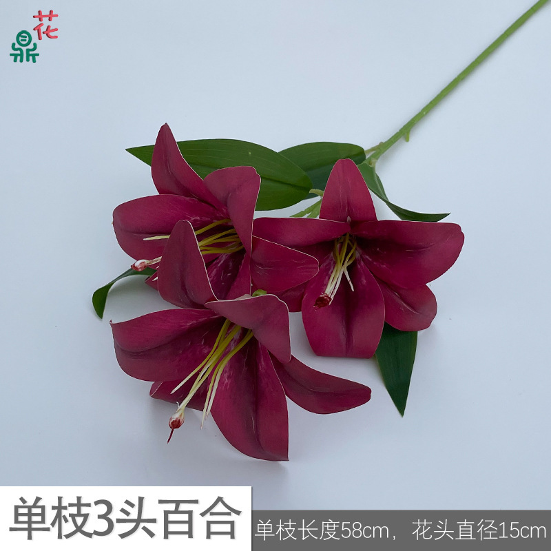 Petite tige unique avec 3 têtes de lys, feuilles JYG, rouge.
