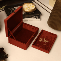 Boîte de présentation vintage personnalisée en velours réutilisable pour bijoux et bibelots, avec gaufrage, emballage de rangement en peluche douce, design plat pour collections