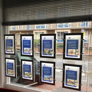 Agent <span class=keywords><strong>immobilier</strong></span> Fenêtre accrocher Boîte à lumière Publicité LED Affichage acrylique - Product Image 6