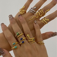 Vente en gros de bagues serpent en acier titane or 18 carats pour femmes, style ethnique rétro, coupe princesse, populaires pour les bijoux de style personnel
