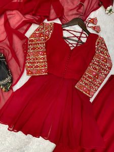 Totalmente personalizado que presenta el nuevo conjunto Kurti-plazzo Top de Georgette de imitación pesado de buena calidad con hermoso bordado y pesado - Product Image 3