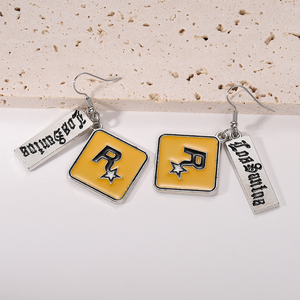 ZRM Boucles d'oreilles tendance en alliage GTA5, pendentif logo R Star, accessoires de voiture <span class=keywords><strong>Grand</strong></span> <span class=keywords><strong>Theft</strong></span> <span class=keywords><strong>Auto</strong></span> 5, vente chaude - Product Image 1