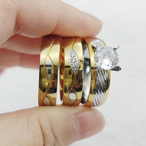 Joyería de diseñador original hecha a mano 3 uds. Anillo de compromiso de <span class=keywords><strong>boda</strong></span> <span class=keywords><strong>para</strong></span> él y <span class=keywords><strong>para</strong></span> ella, anillos de circonita cúbica de titanio dorado <span class=keywords><strong>para</strong></span> parejas - Product Image 4