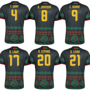 เสื้อฟุตบอลทีมชาติจาเมกา ชุดเหย้าและเยือน เวอร์ชั่นแฟนบอล 26/27 รับสั่งทำตามแบบที่ต้องการ พร้อมสกรีนชื่อและหมายเลขของคุณเอง - Product Image 1