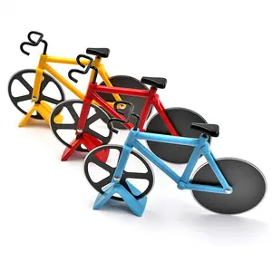 Venta al por mayor cortador de pizza de plástico de dos ruedas de bicicleta de acero inoxidable modelado creatividad cuchillo