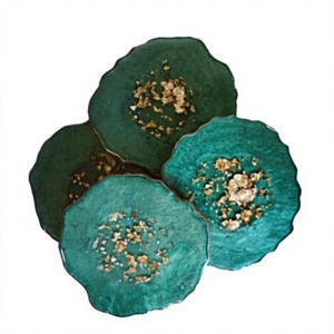 Posavasos de resina hechos a mano, personalizados, irregulares, con hojas doradas verdes, estilo australiano, para decoración de mesa, por UO INDIA - Product Image 1