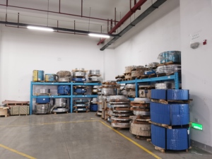 Bisagras de Alta Resistencia para Puertas y Ventanas de Madera, Diseño Minimalista con Bisagras Ocultas Superior e Inferior, Marco de Aluminio, Herrajes con Amortiguación Hidráulica - Product Image 3
