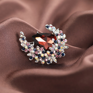 European Style Diamond Brooch <b>Moon</b> Shape Zinc Alloy Women's Party Jewelry Accessory - Product Image 1