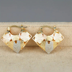 Orecchini a polsino geometrici a cerchio cavo da donna, gioielli chic alla moda, design floreale minimalista e colorato, accessorio per uso quotidiano - Product Image 2
