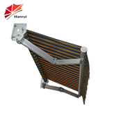 Auvent pliant électrique en aluminium avec voile en acrylique et bras articulés, design moderne et luxueux pour terrasse et balcon extérieurs