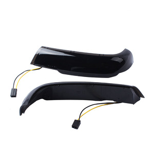 ไฟเลี้ยวกระจกมองข้างแบบไดนามิก LED รุ่น ADT Smoked สำหรับ Touareg 7L ปี 2003-2006 สีเหลืองอำพัน - Product Image 3