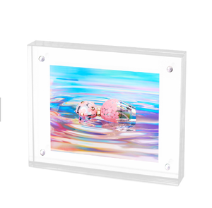 Cadre photo flottant en acrylique avec kit de vis et support mural - Product Image 1